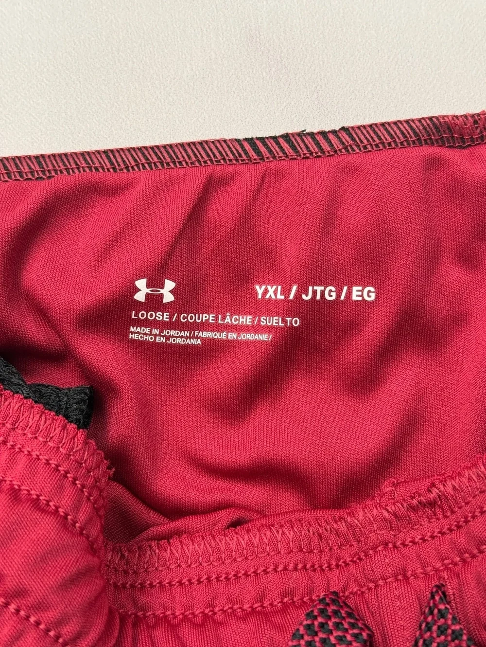 Under Armour Athletic Shorts Red Loose Fit - Boys XL